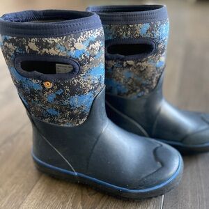 BOGS Grasp Camo Waterproof Winter Rain Snow Boots. Size 3. Worn only a few days!
